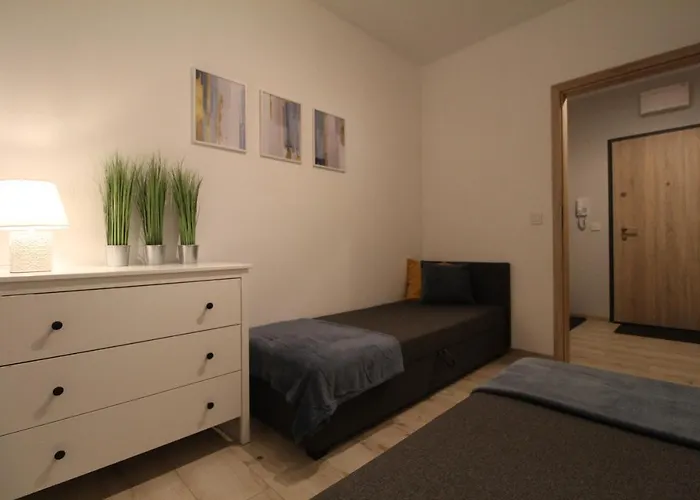 New Apartment Mona Warsaw Green